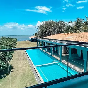 https://villa-lagoonscape.kandyhotelsnow.com